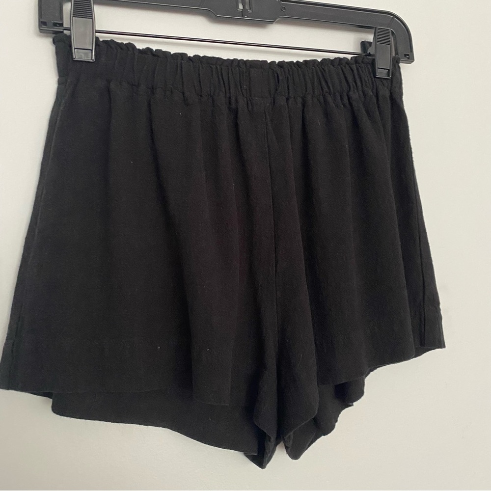 Stillwater LA. Black linen blend elastic waist shorts size small